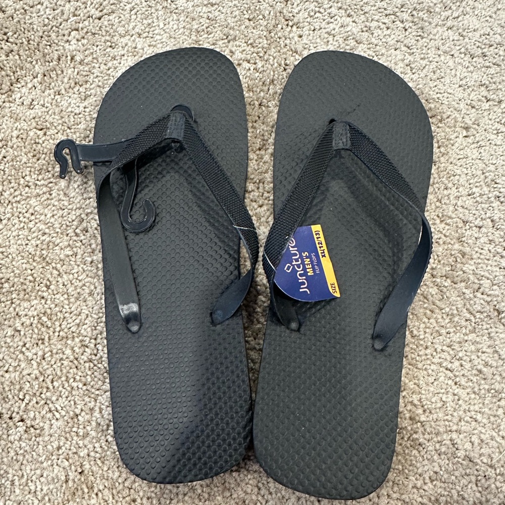 Men’s Juncture Black Flip Flops NWT